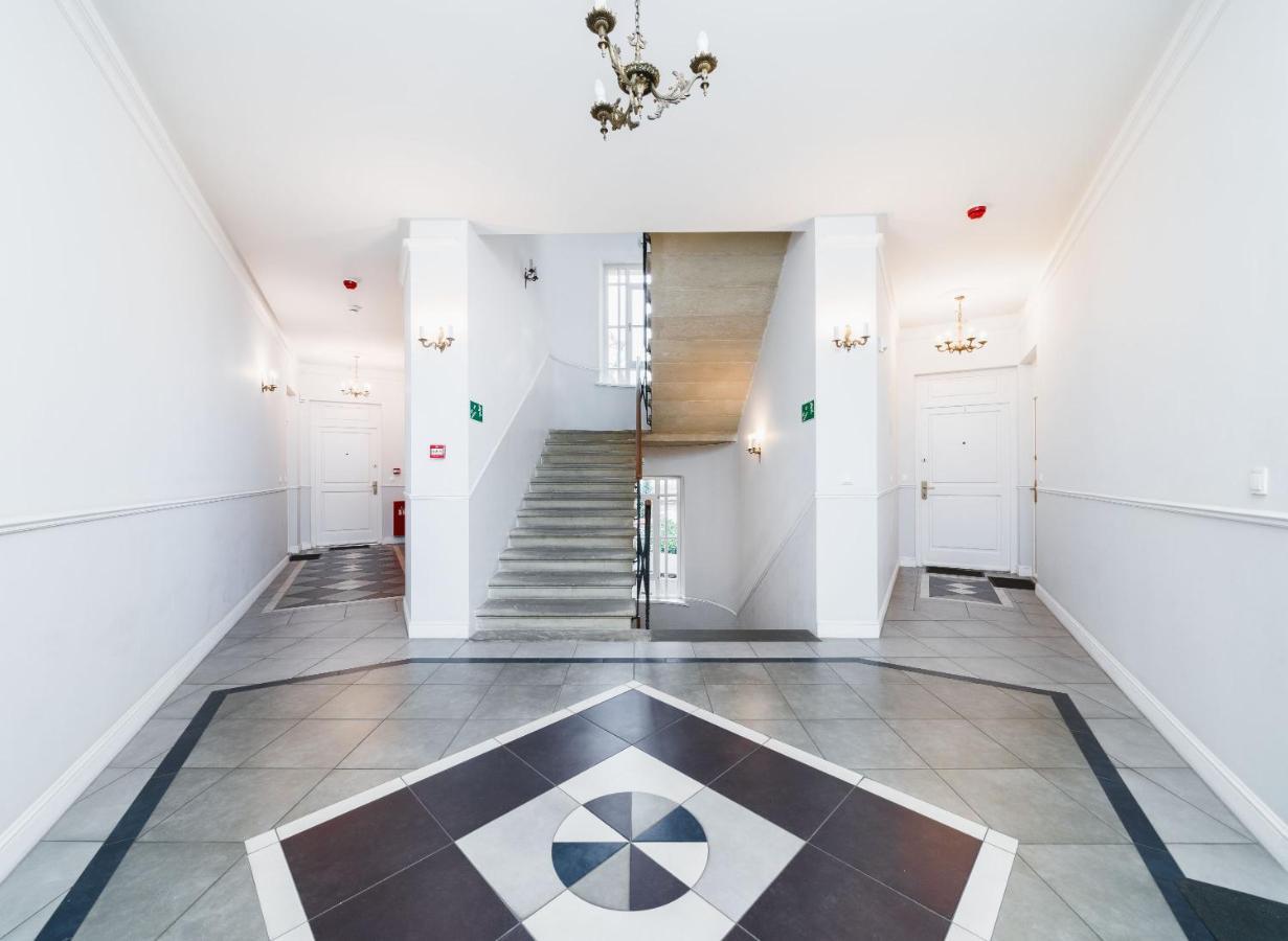 Classy Old Town Suites - By Upstairs Krasków Exterior foto