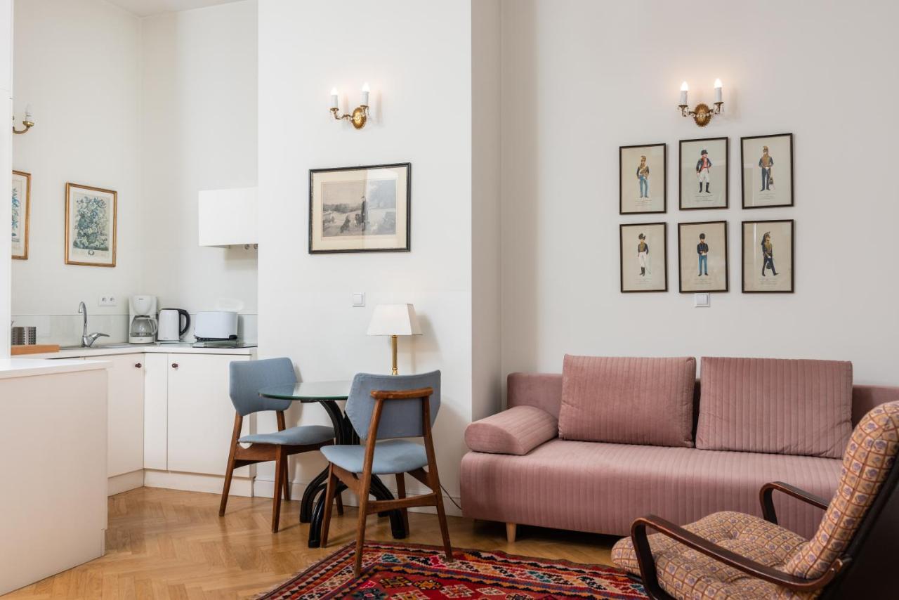 Classy Old Town Suites - By Upstairs Krasków Exterior foto