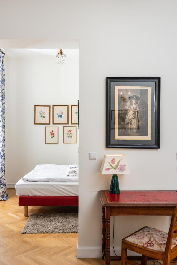 Classy Old Town Suites - By Upstairs Krasków Exterior foto