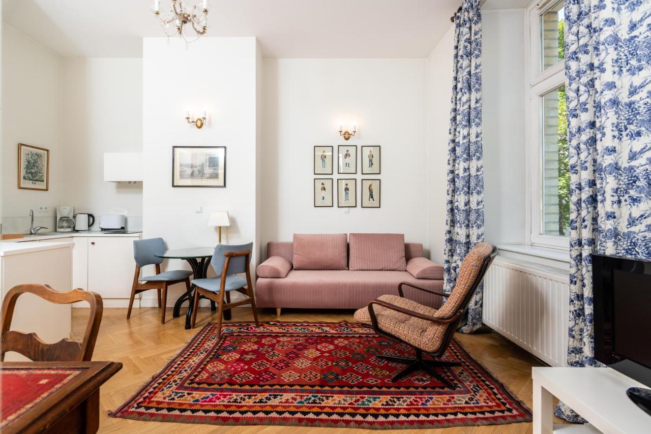 Classy Old Town Suites - By Upstairs Krasków Exterior foto