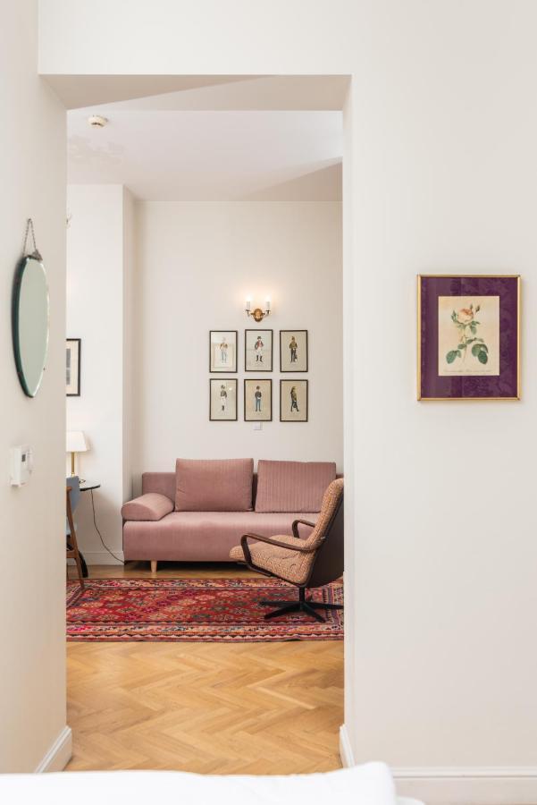 Classy Old Town Suites - By Upstairs Krasków Exterior foto