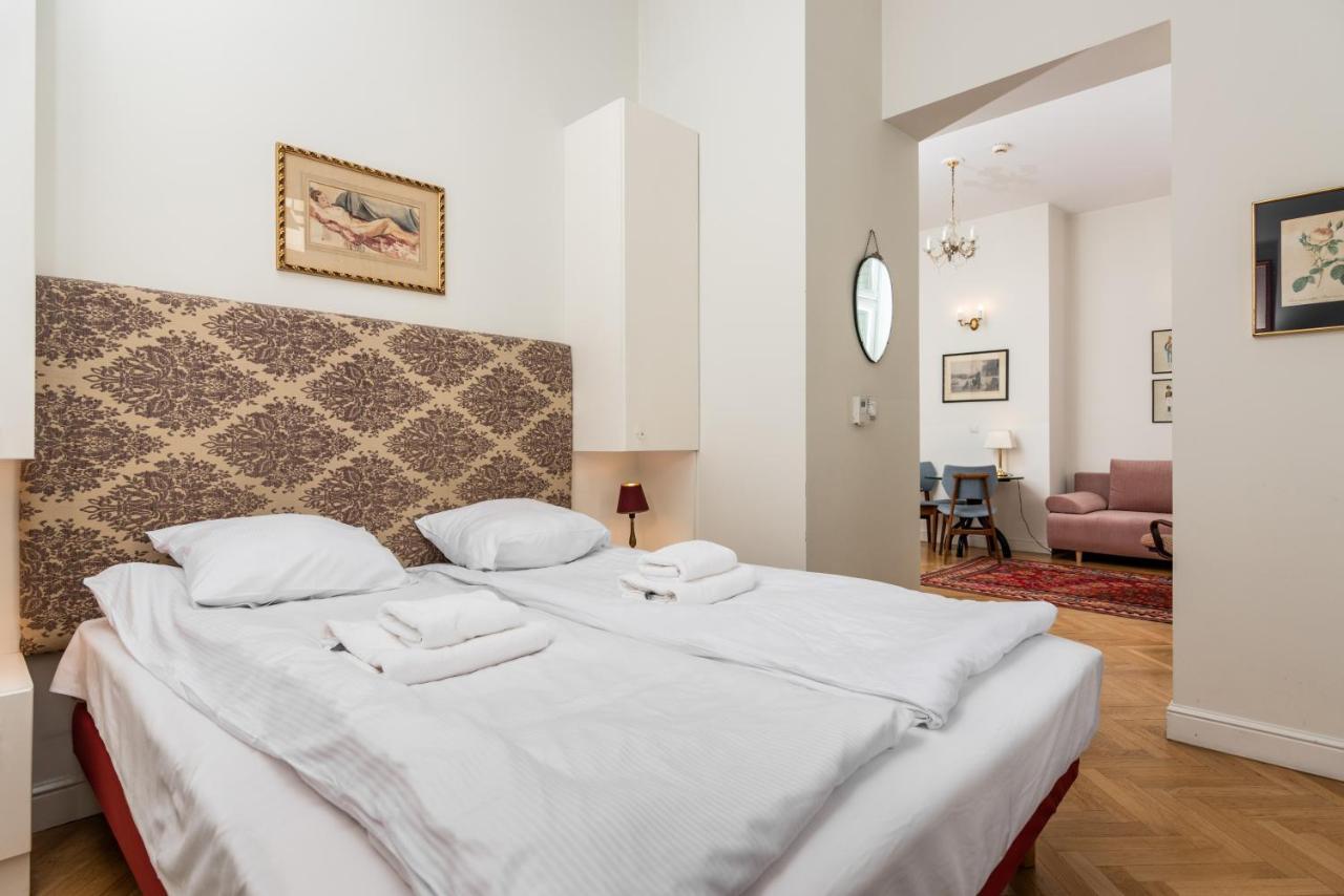 Classy Old Town Suites - By Upstairs Krasków Exterior foto