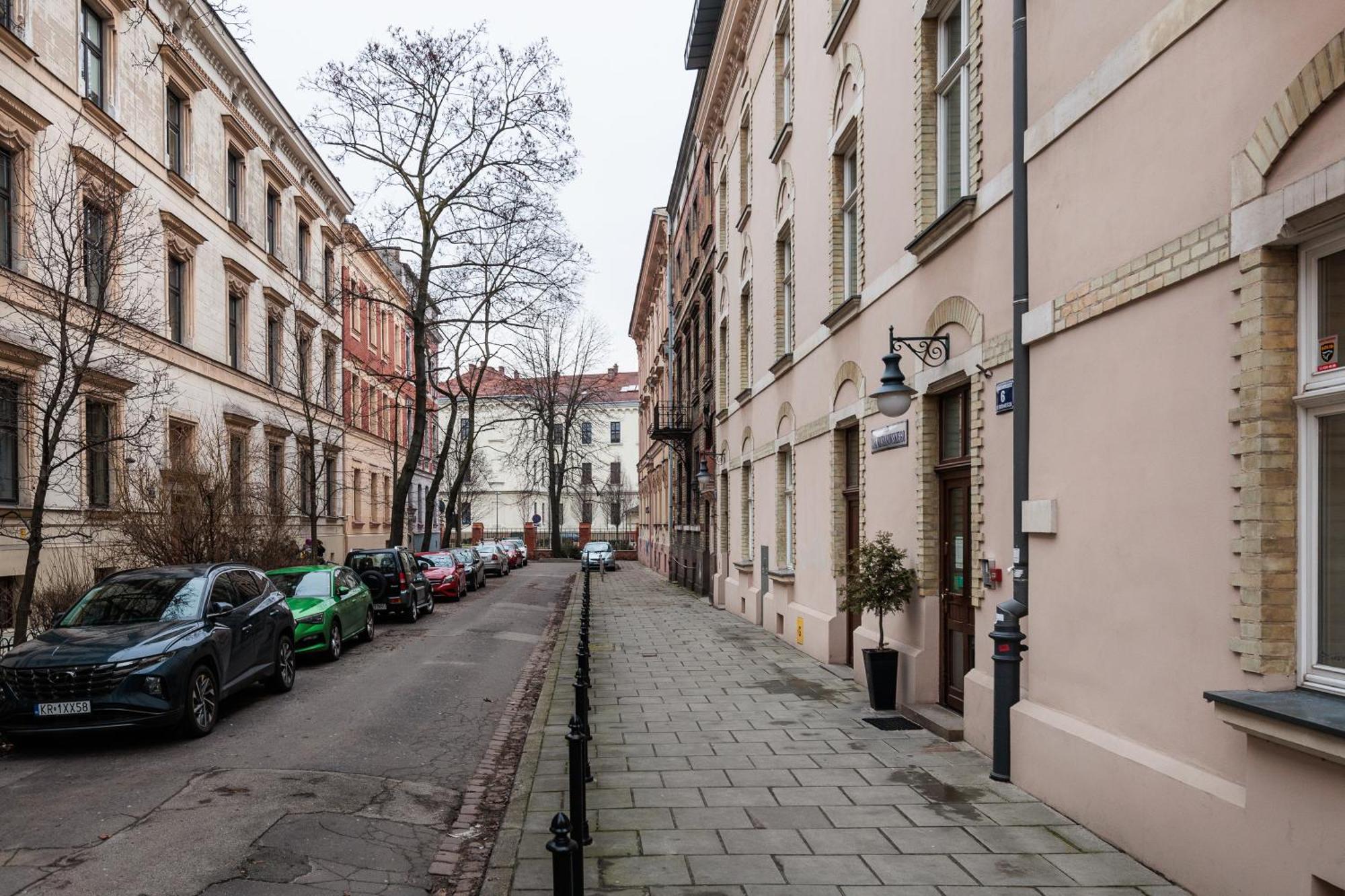 Classy Old Town Suites - By Upstairs Krasków Exterior foto
